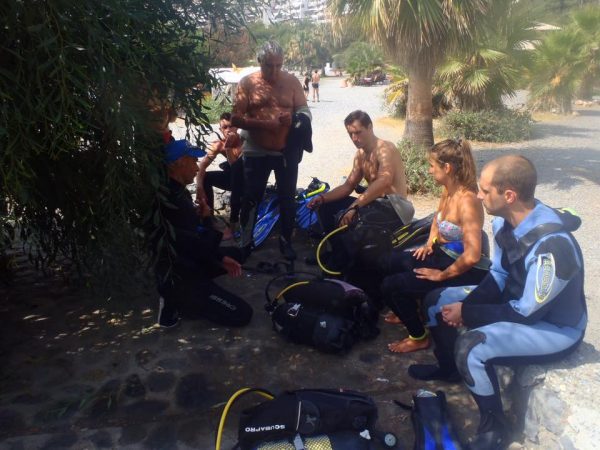 Spainventure Briefing Before to dive Fuengirola por fin lo hicimos dive in the sea
